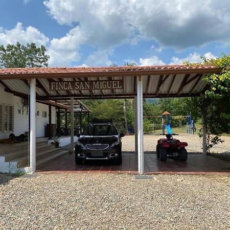 Finca Campestre Con Hermosa Vista Anapoima Exteriér fotografie